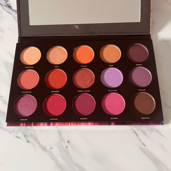 HIPDOT Zion Eyeshadow Palette - Picture 3 of 3